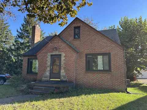 6055 Hill Ave, Toledo, OH 43615