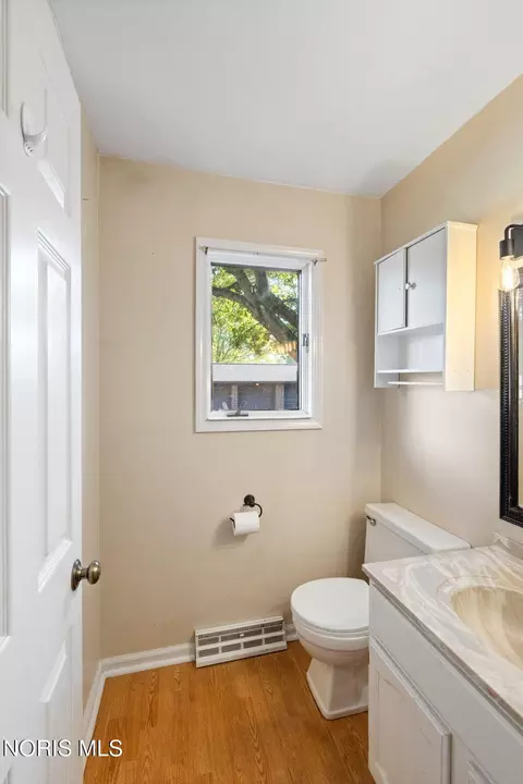 Bath - 1241 Applegate St, Waterville, OH 43566 photo 1 of 3