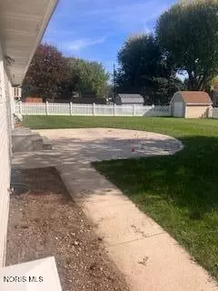 Exterior - 435 Indian Dr, Upper Sandusky, OH 43351 photo 3 of 4