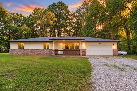 10660 Frankfort Rd, Holland, OH 43528