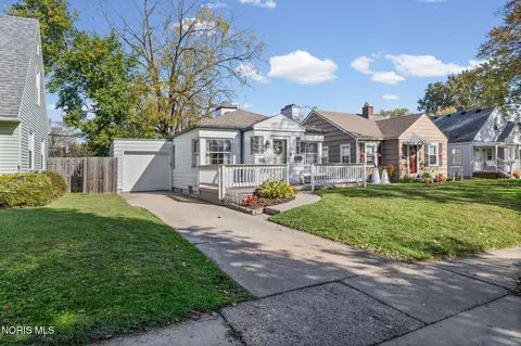 1616 Crestwood Rd, Toledo, OH 43612