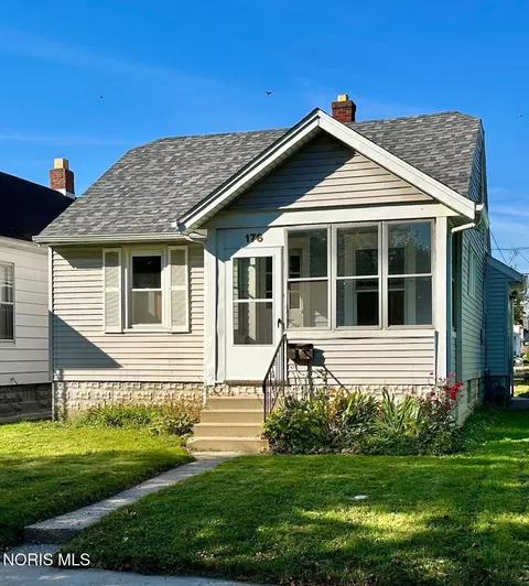 176 Elm St, Rossford, OH 43460