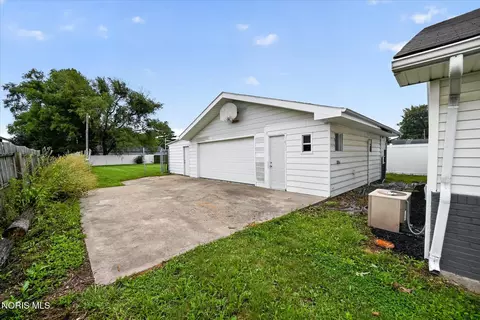 Exterior - 29882 Tracy Rd, Walbridge, OH 43465 photo 7 of 10