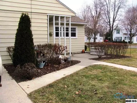 736 Marseilles Ave, Upper Sandusky, OH 43351 photo 2