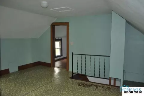 601 Maple St, Deshler, OH 43516 photo 2
