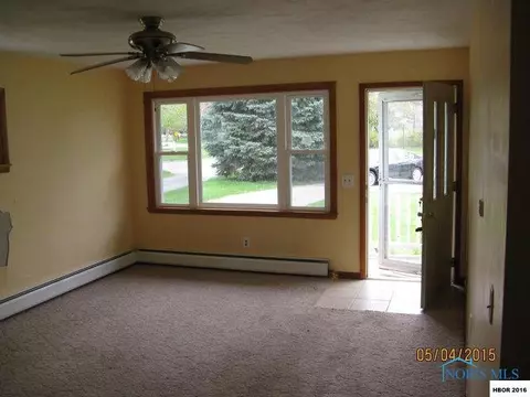 101 Maple St, Bradner, OH 43406 photo 2