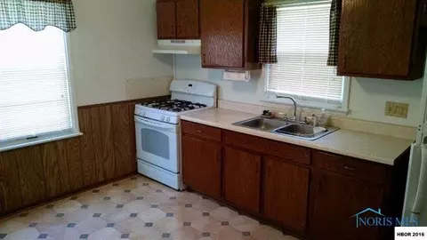 416 Johnson, Ada, OH 45810 photo 2