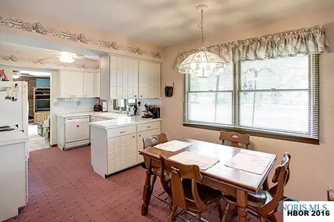 1801 Cherry Ln, Findlay, OH 45840 photo 2