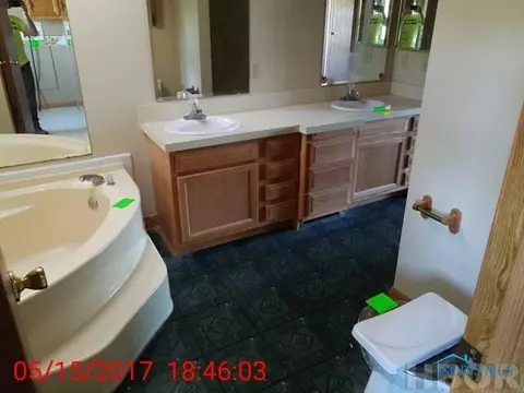 323 Holmes, Deshler, OH 43516 photo 2