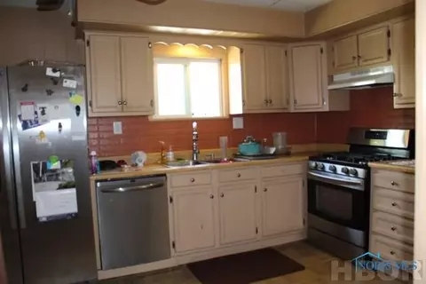 433 5th St, Upper Sandusky, OH 43351 photo 3