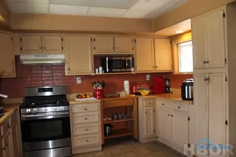 433 5th St, Upper Sandusky, OH 43351 photo 2