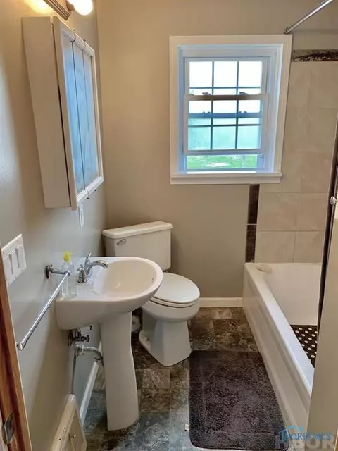 104 Ash St, Continental, OH 45831 photo 2