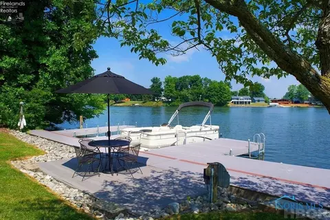918 Evergreen Cir, Willard, OH 44890 photo 4