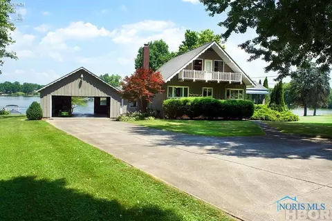 918 Evergreen Cir, Willard, OH 44890 photo 1