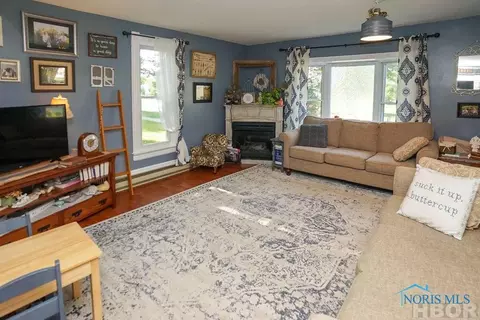 223 Perrin Ave, Mccomb, OH 45858 photo 2