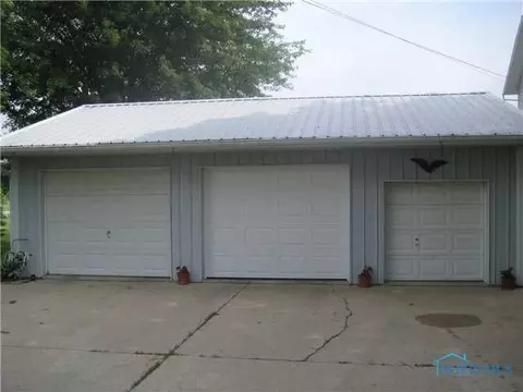 202 W Elm St, Edon, OH 43518 photo 2