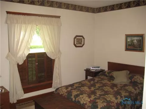 202 W Elm St, Edon, OH 43518 photo 5