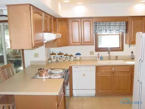 411 Cardinal Dr, Bryan, OH 43506 photo 3