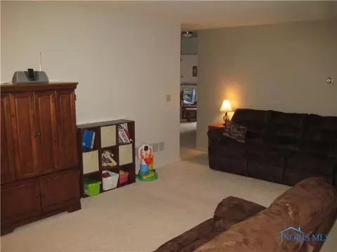 1706 Colonial Ln, Bryan, OH 43506 photo 9