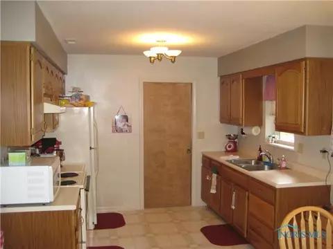 1706 Colonial Ln, Bryan, OH 43506 photo 8