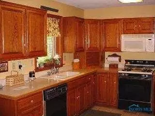 205 Brown Dr, Bryan, OH 43506 photo 5