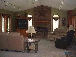205 Brown Dr, Bryan, OH 43506 photo 2