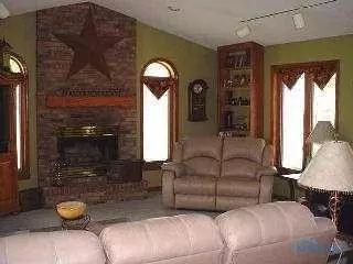 205 Brown Dr, Bryan, OH 43506 photo 3