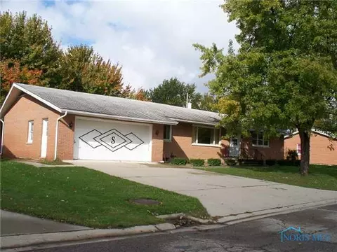 893 E Graceway, Napoleon, OH 43545 photo 2