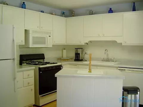 818 Maple, Waterville, OH 43566 photo 4
