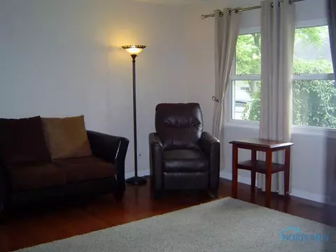 818 Maple, Waterville, OH 43566 photo 2