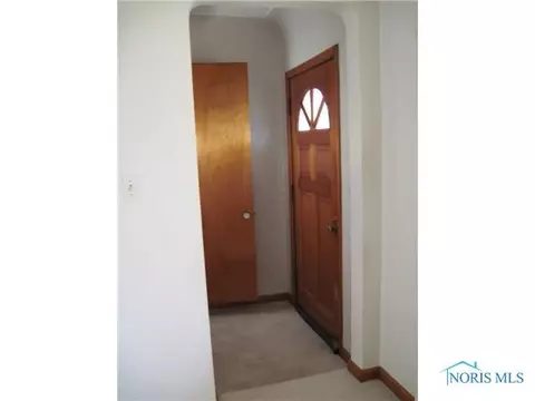 2262 Hinde Rd, Toledo, OH 43607 photo 3