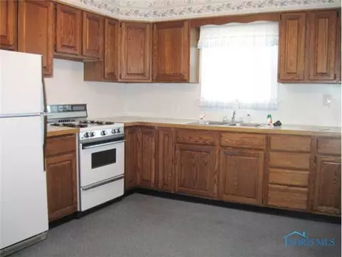 2262 Hinde Rd, Toledo, OH 43607 photo 5