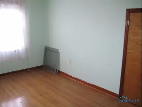 2262 Hinde Rd, Toledo, OH 43607 photo 9