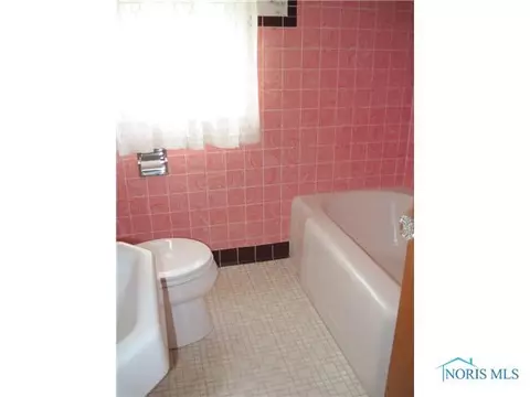 2262 Hinde Rd, Toledo, OH 43607 photo 7