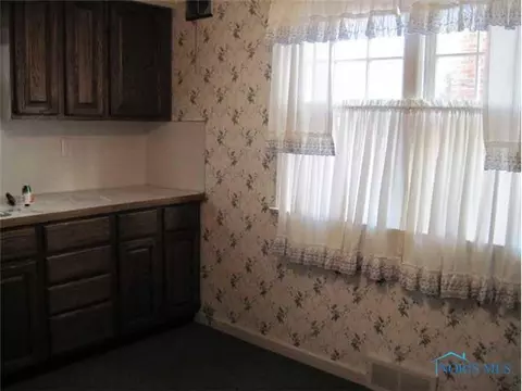 2262 Hinde Rd, Toledo, OH 43607 photo 6