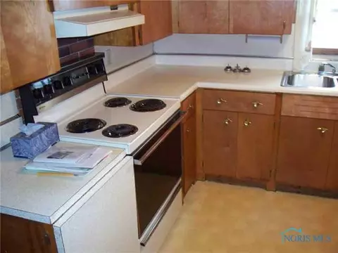 128 E Barnes, Napoleon, OH 43545 photo 7