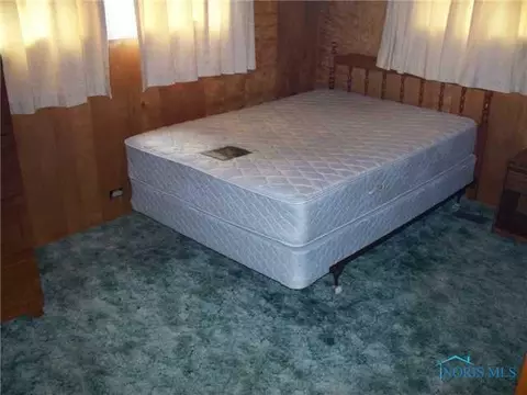 128 E Barnes, Napoleon, OH 43545 photo 9