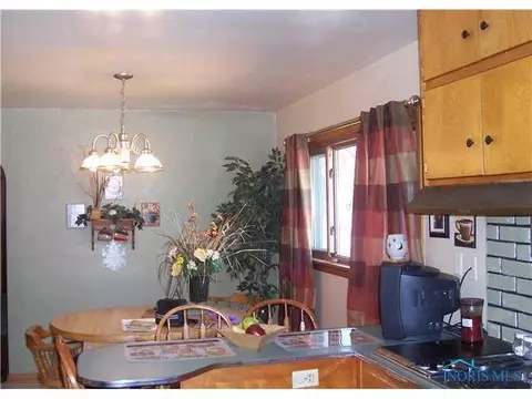 437 E Wilson, Bryan, OH 43506 photo 3