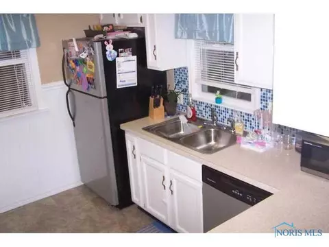 642 S Wheeling, Oregon, OH 43616 photo 6
