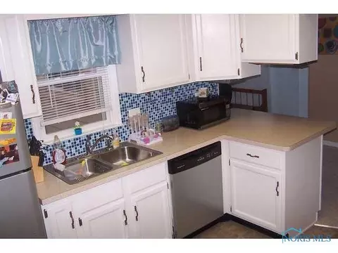 642 S Wheeling, Oregon, OH 43616 photo 5