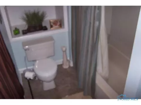 642 S Wheeling, Oregon, OH 43616 photo 10
