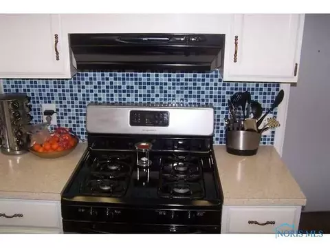 642 S Wheeling, Oregon, OH 43616 photo 7