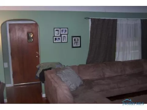 642 S Wheeling, Oregon, OH 43616 photo 2