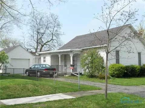327 N Cherry St, Bryan, OH 43506 photo 1