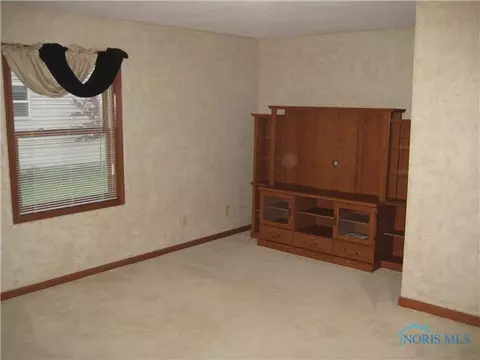 1517 Colonial Ln, Bryan, OH 43506 photo 5