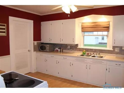 119 E Maple, Deshler, OH 43516 photo 2