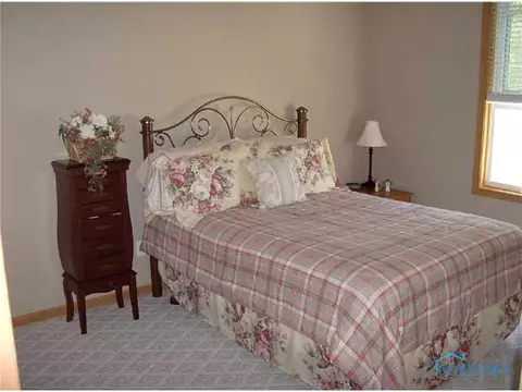325 E Hamilton, Deshler, OH 43516 photo 10