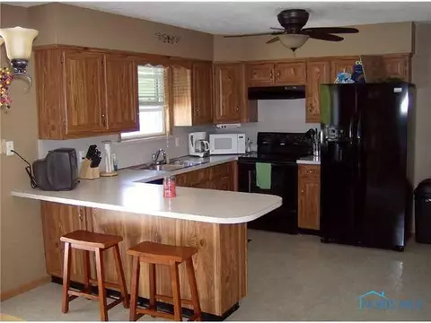 325 E Hamilton, Deshler, OH 43516 photo 5