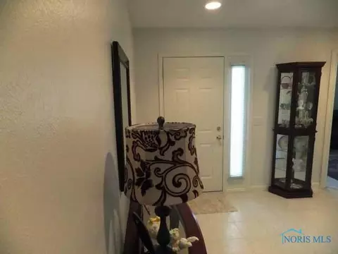 4607 Blackstone E Dr, Maumee, OH 43537 photo 2