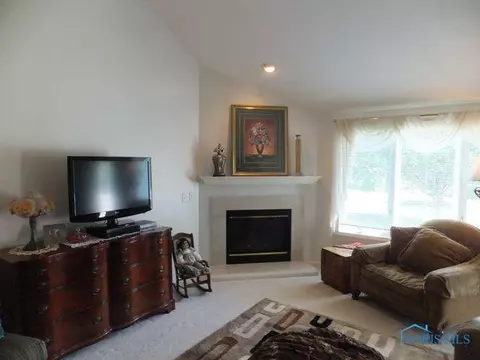 4607 Blackstone E Dr, Maumee, OH 43537 photo 3